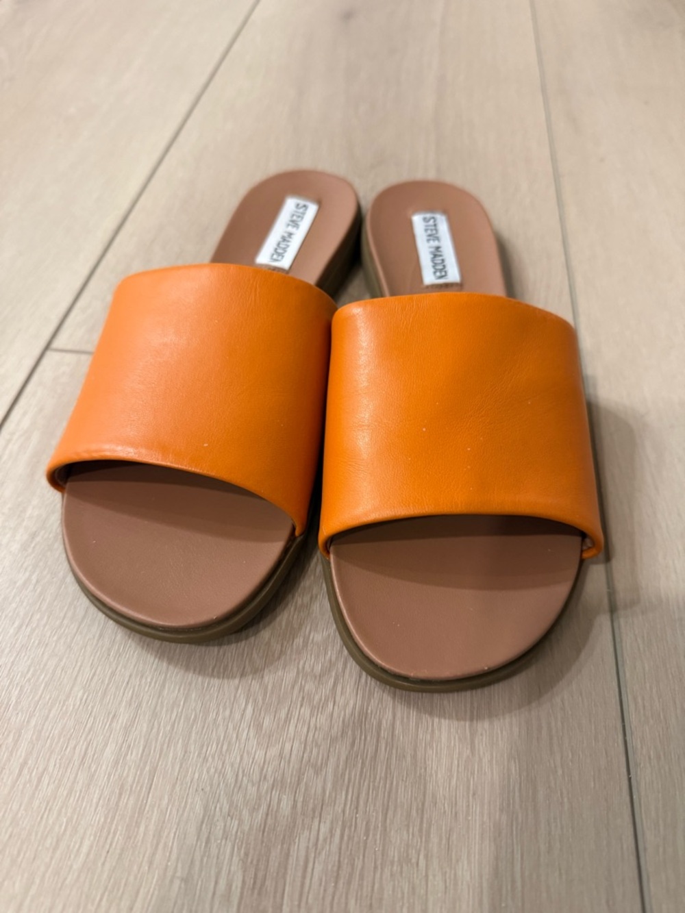 NWT Steve Madden Orange Kailey Wide-Band Slide Leather Sandals - Picture 3 of 8